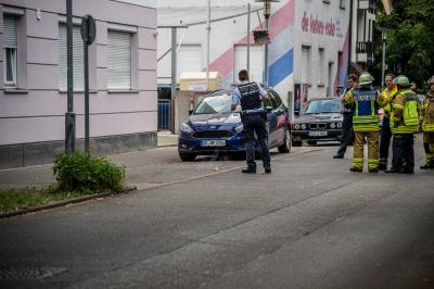Esslingen: Rauch aus Strasse sorgt fuer Feuerwehreinsatz